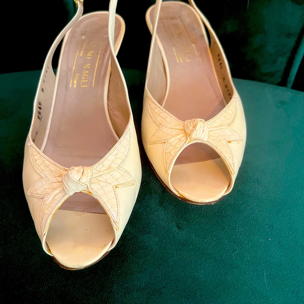 Bruno Magli Cream Vintage Peep Toe Slingback Pumps